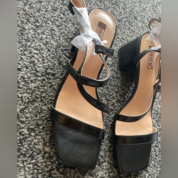 NEW -Black Strappy Sandals - Picture 5 of 12